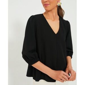 POMANDER PLACE
Black Hollis Top